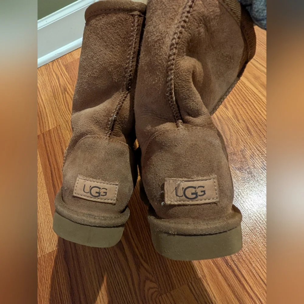 UGG Classic Short II